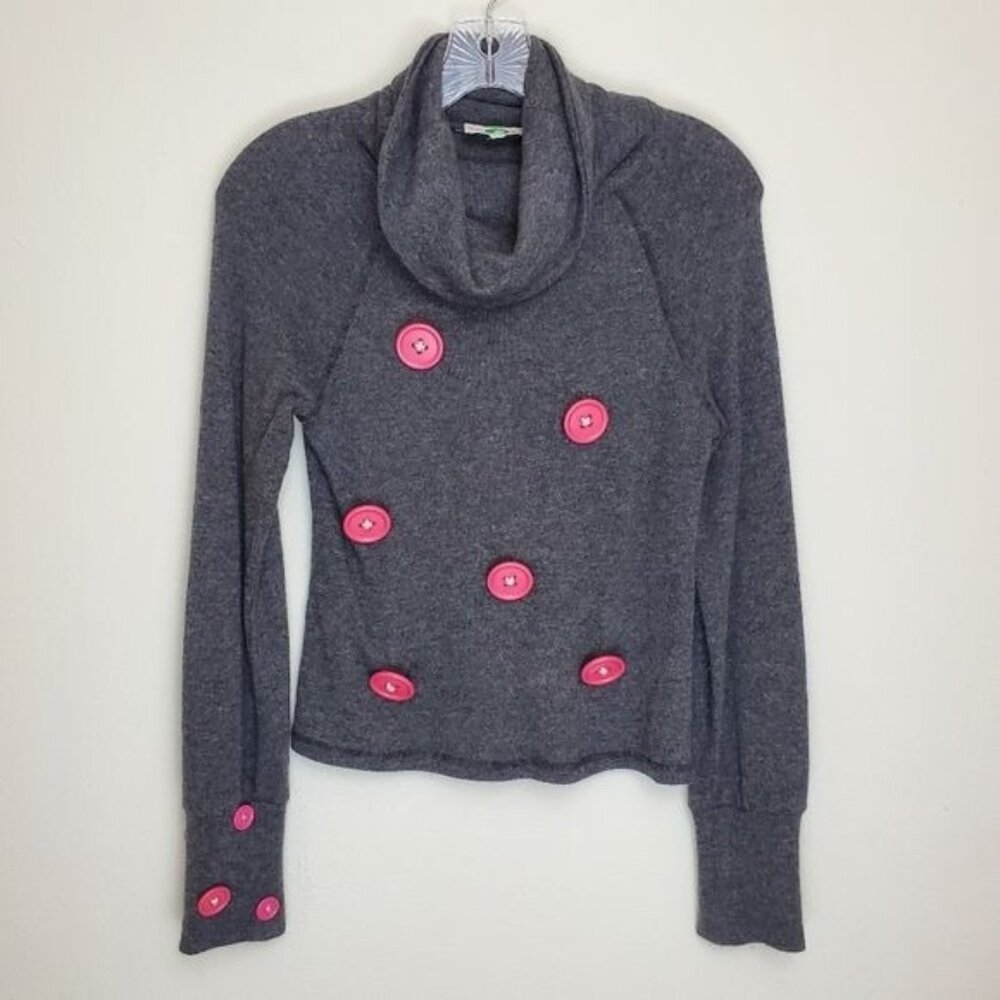 Verde & Mela gray turtleneck pink button detail